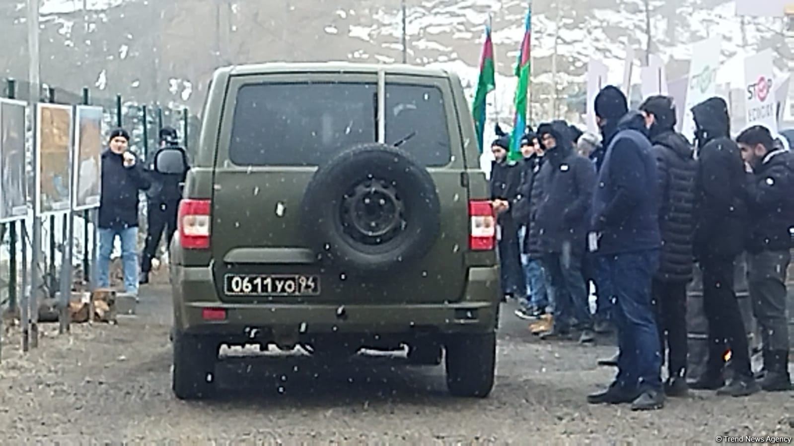 По Лачинской дороге проехали три транспортных средства РМК (ФОТО)