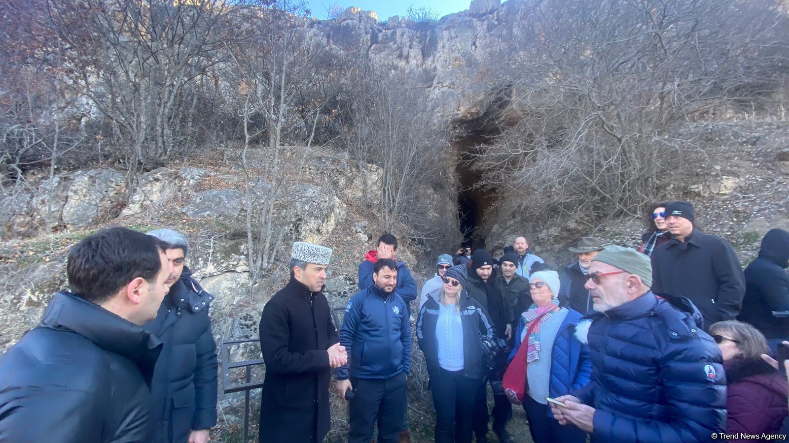 Международная делегация посетила Азыхскую пещеру (ФОТО)