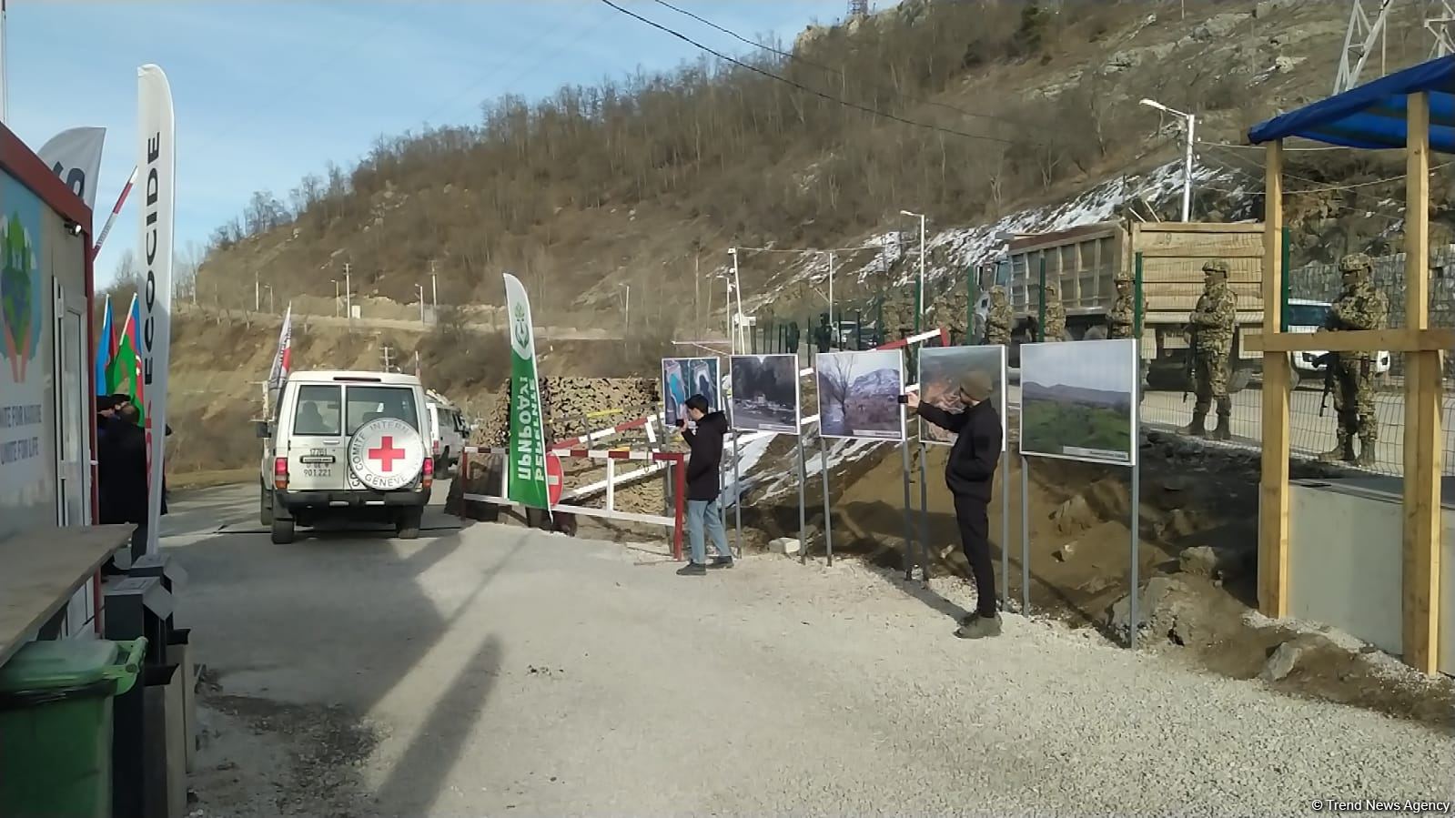 По Лачинской дороге беспрепятственно проехали машины миротворцев и МККК (ФОТО)