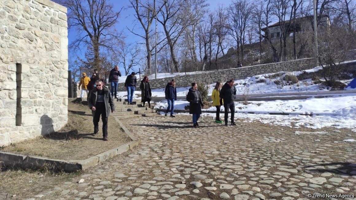 Международные путешественники посетили Шушинскую крепость (ФОТО)