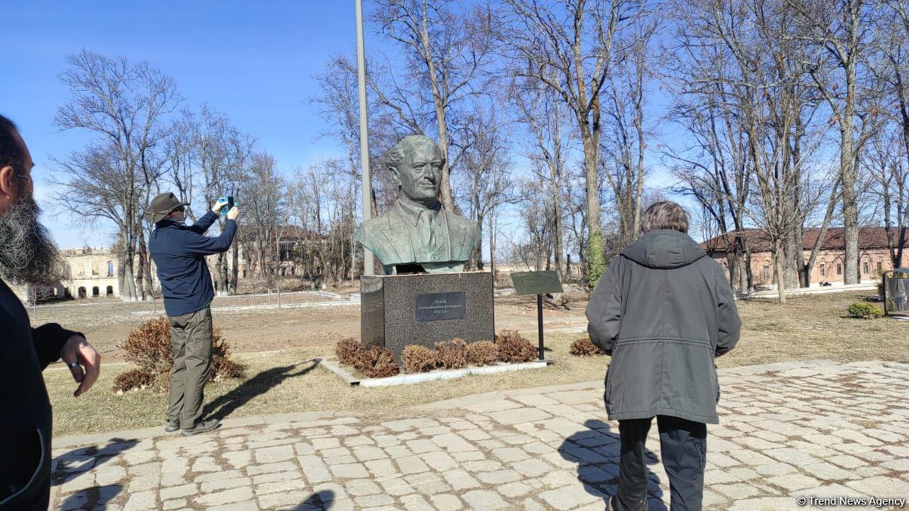 Иностранные туристы совершили пешую прогулку по городу Шуша (ФОТО)