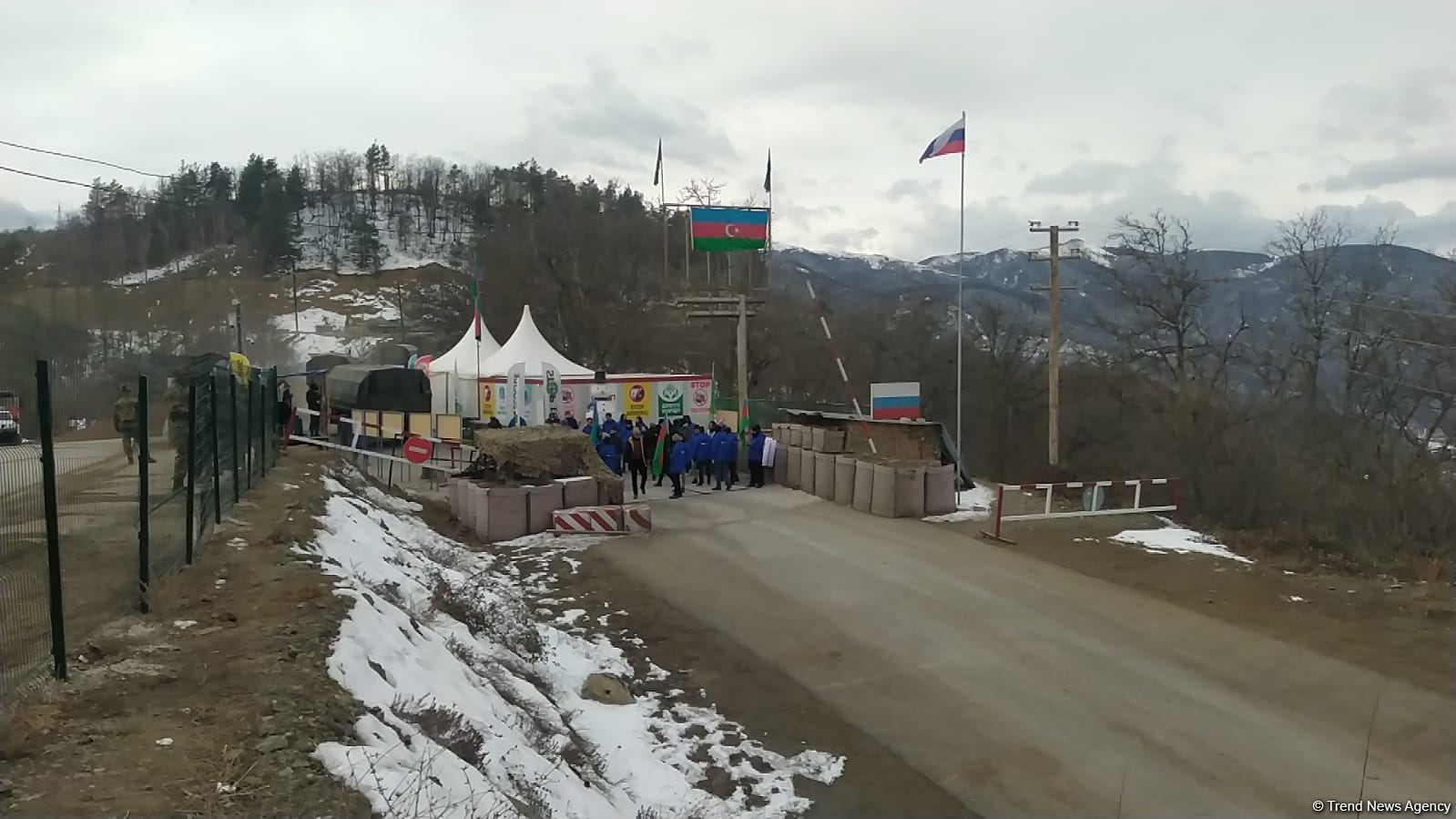 По Лачинской дороге беспрепятственно проехали еще 15 транспортных средств миротворцев (ФОТО)