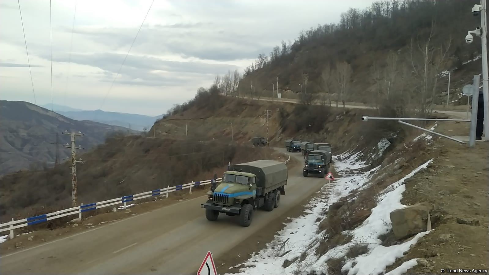 По Лачинской дороге беспрепятственно проехали еще 15 транспортных средств миротворцев (ФОТО)