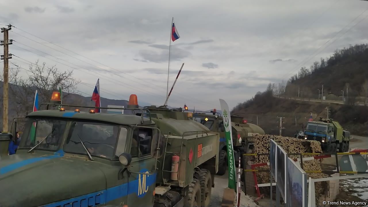 По Лачинской дороге беспрепятственно проехали 11 транспортных средств миротворцев (ФОТО)