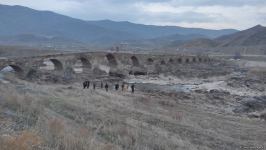 Путешественники из 12 стран посетили Джабраил (ФОТО)