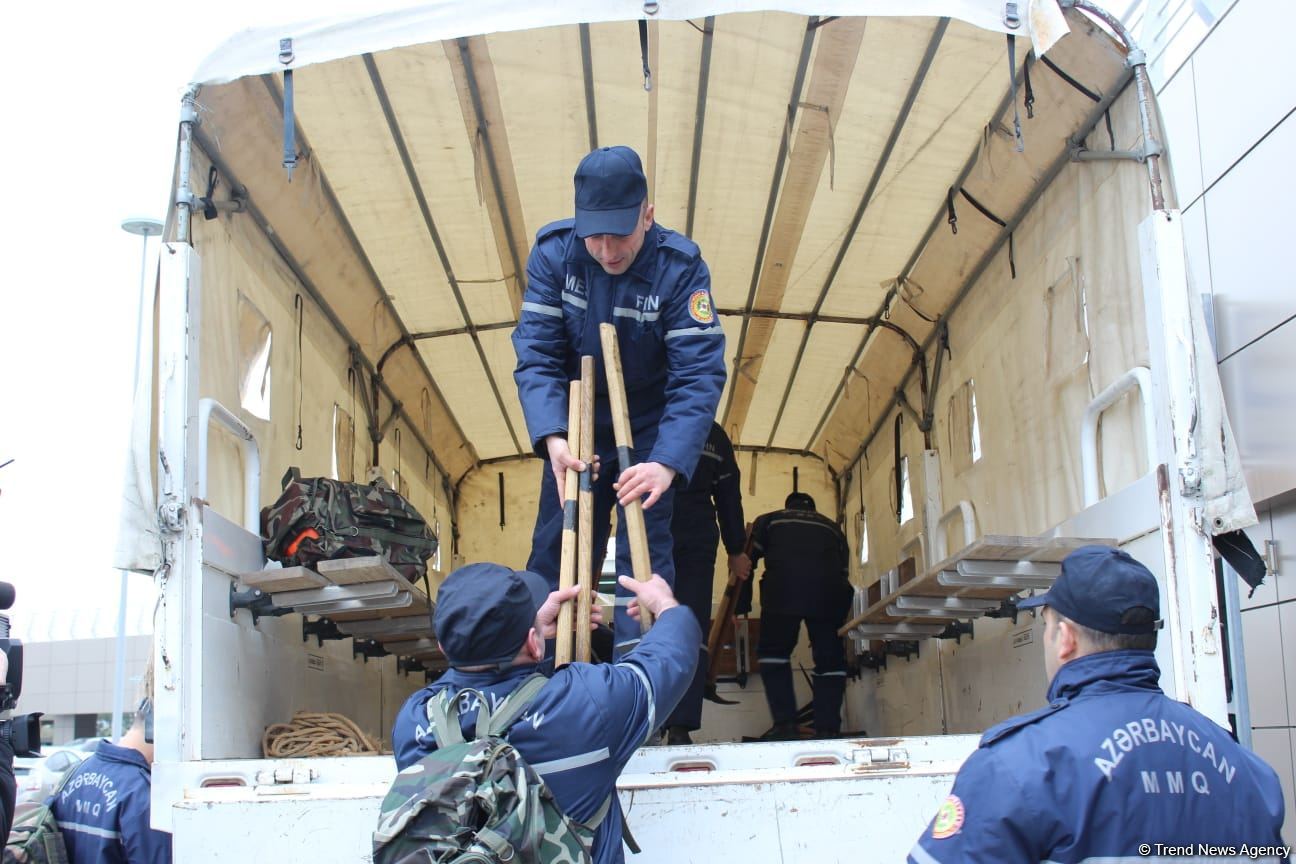 По поручению Президента Азербайджана в Турцию отправились силы быстрого реагирования МЧС (ФОТО)