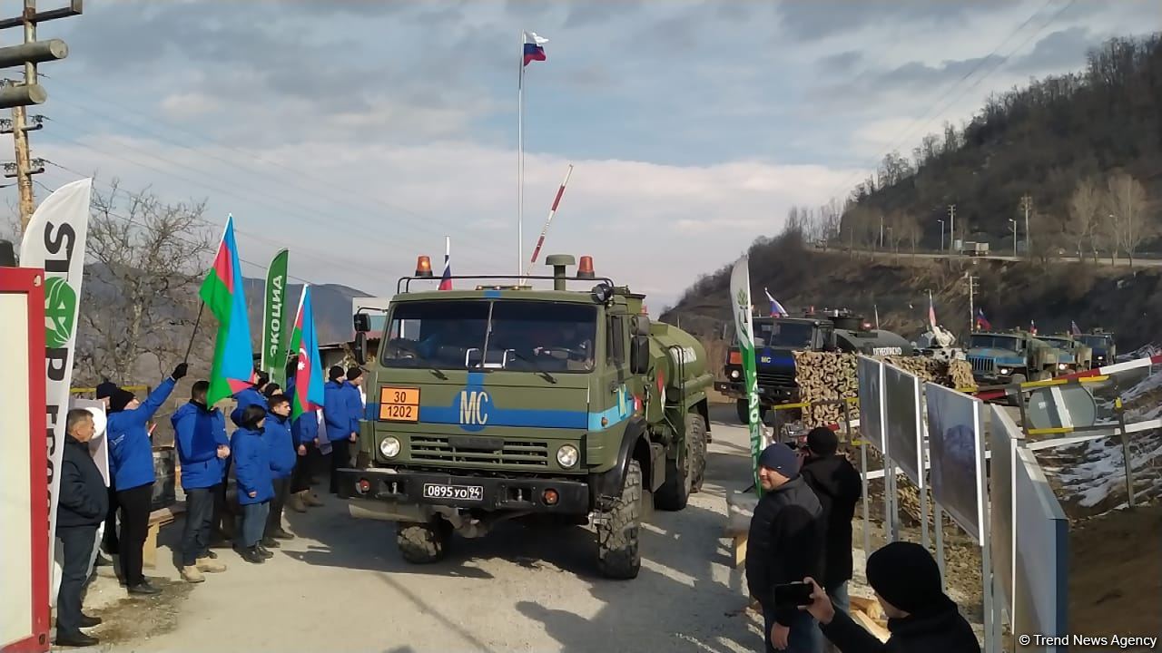 По Лачинской дороге беспрепятственно проехали 9 автомашин миротворцев (ФОТО)