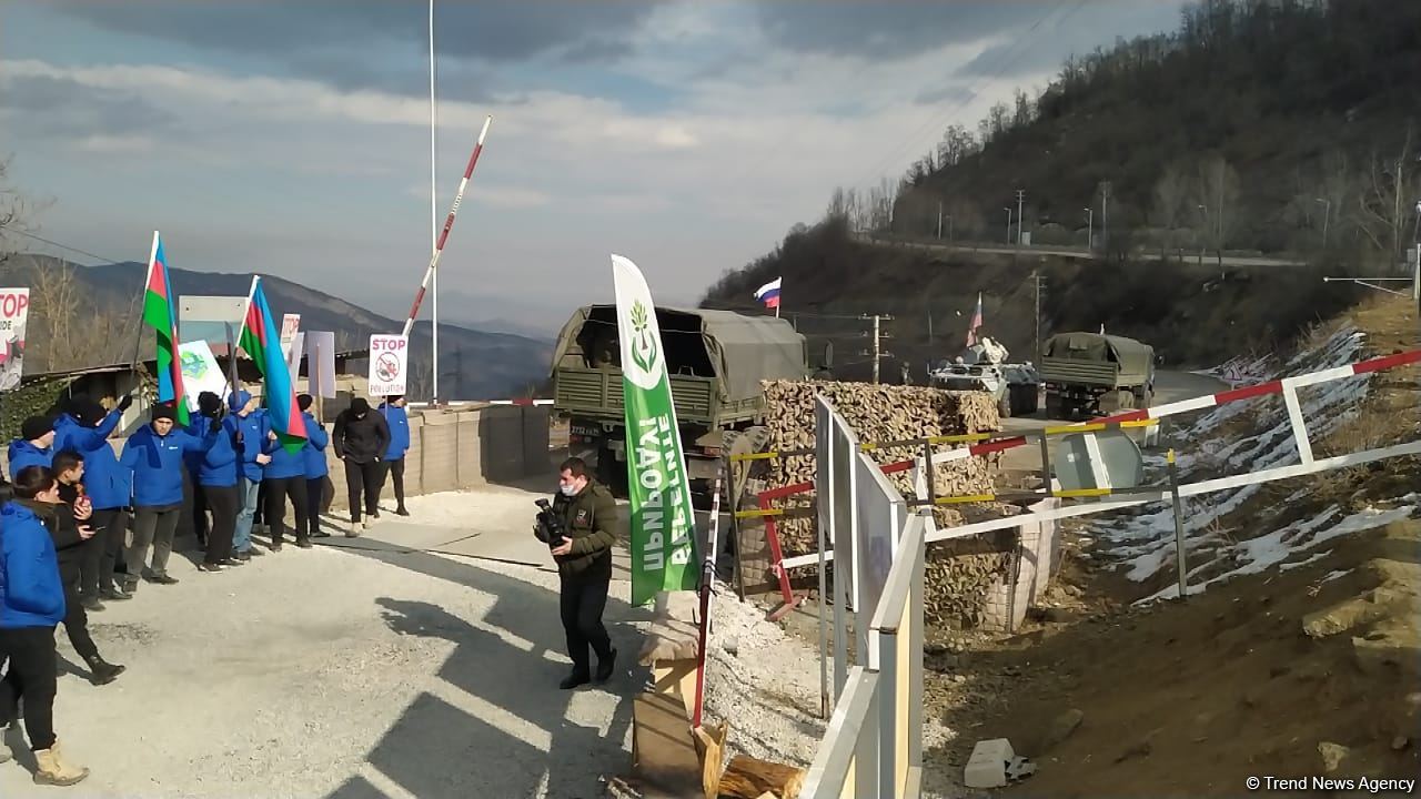 По Лачинской дороге беспрепятственно проехали 20 транспортных средств РМК (ФОТО)