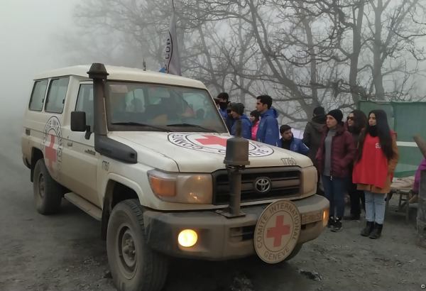 Seven ICRC vehicles drive freely along Azerbaijan's Lachin-Khankendi road (PHOTO)