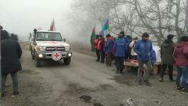 По Лачинской дороге беспрепятственно проехали семь автомобилей Красного Креста (ФОТО)