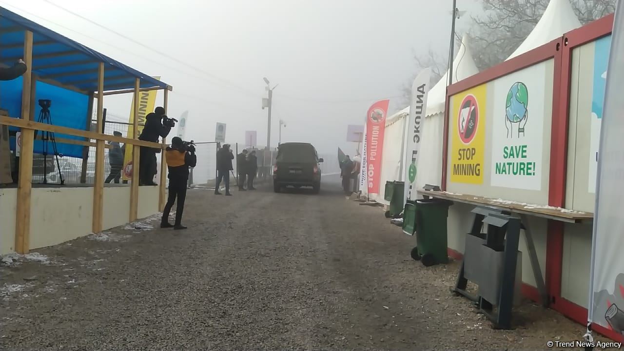 По Лачинской дороге беспрепятственно проехали автомашины миротворцев (ФОТО)