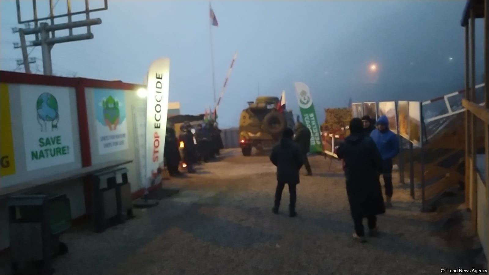 Сегодня по Лачинской дороге беспрепятственно проехали еще 63 автомобиля миротворцев (ФОТО)