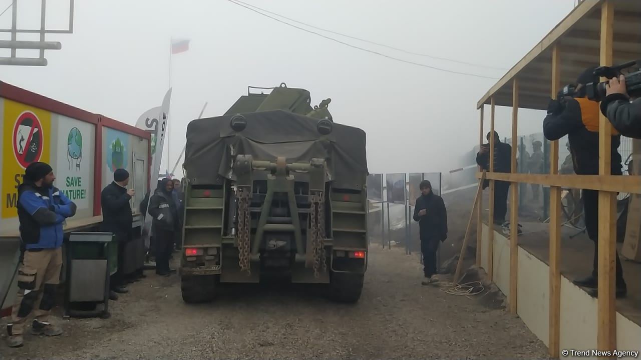 Сегодня по Лачинской дороге беспрепятственно проехали еще 63 автомобиля миротворцев (ФОТО)