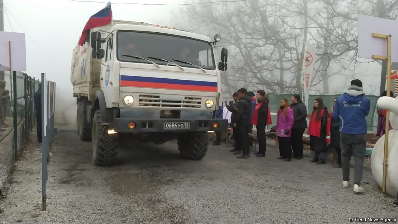 По Лачинской дороге беспрепятственно проехали 26 транспортных средств миротворцев (ФОТО)