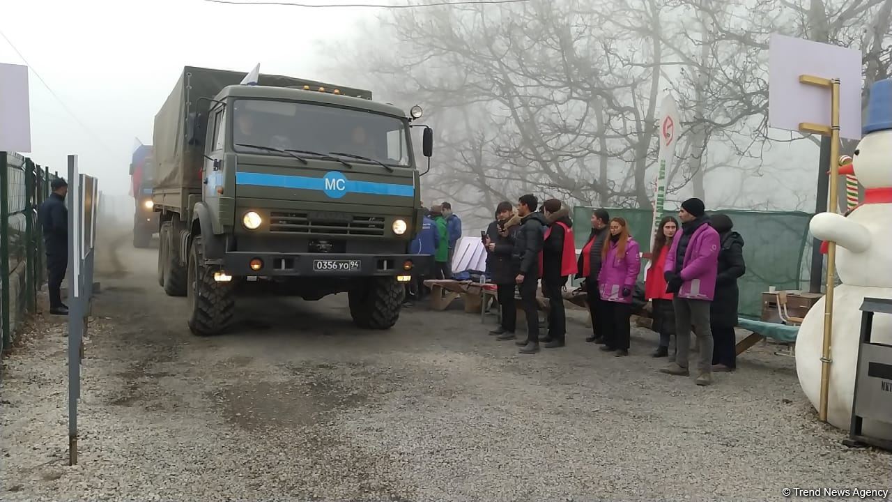По Лачинской дороге беспрепятственно проехали 26 транспортных средств миротворцев (ФОТО)