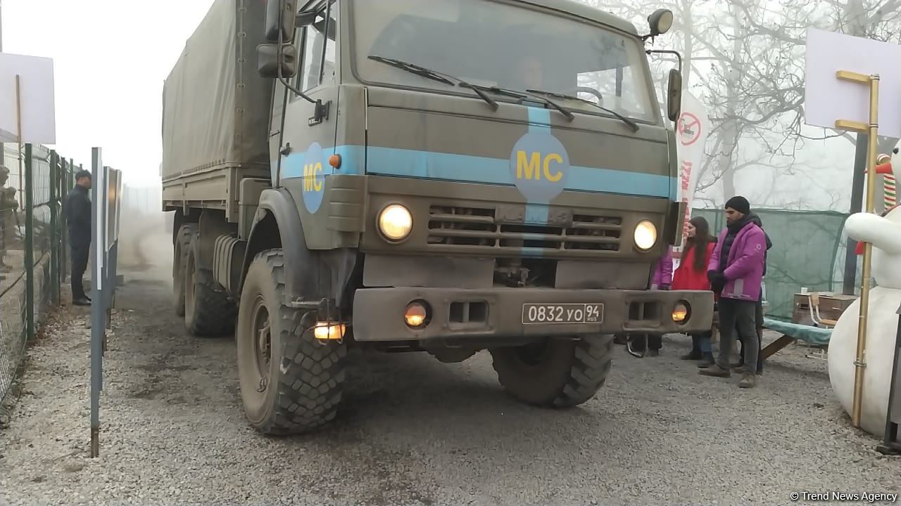 По Лачинской дороге беспрепятственно проехали 26 транспортных средств миротворцев (ФОТО)