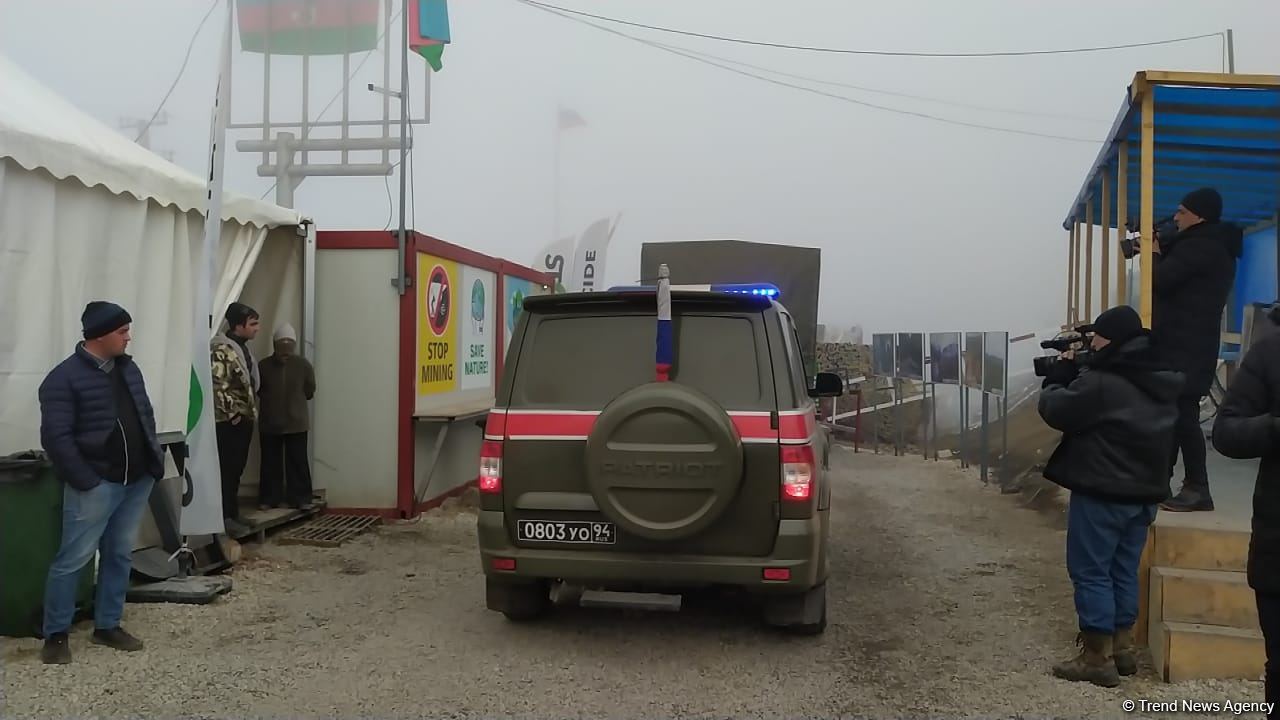 По Лачинской дороге беспрепятственно проехали 26 транспортных средств миротворцев (ФОТО)