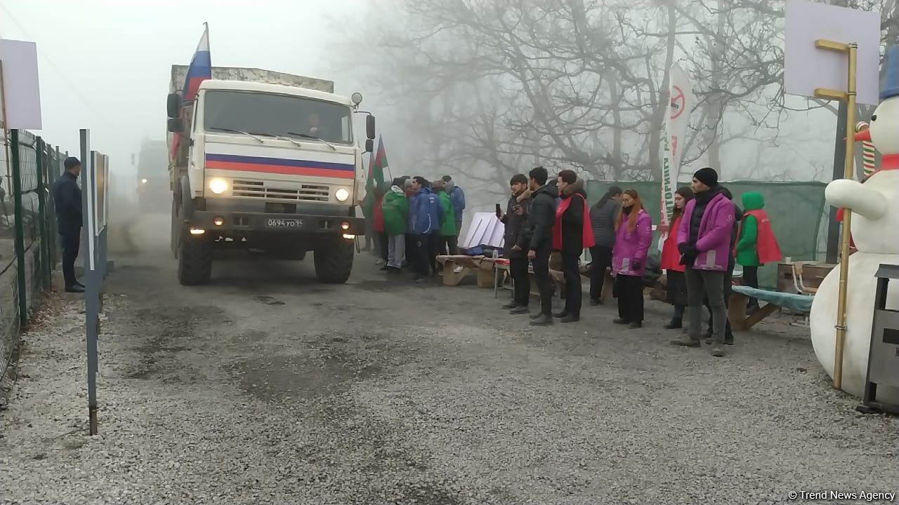 По Лачинской дороге беспрепятственно проехали 26 транспортных средств миротворцев (ФОТО)