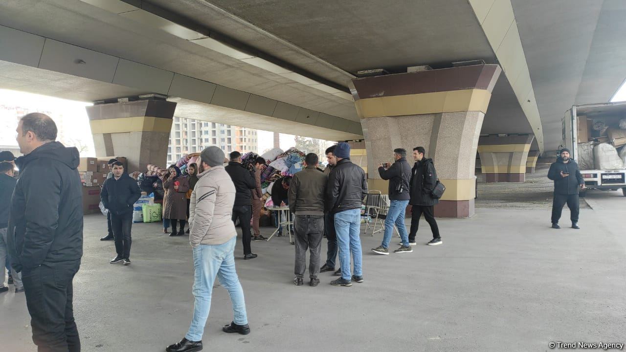 Граждане Азербайджана собирают гуманитарную помощь для пострадавших от землетрясения в братской Турции (ФОТО/ВИДЕО)