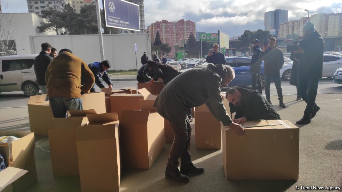 Граждане Азербайджана собирают гуманитарную помощь для пострадавших от землетрясения в братской Турции (ФОТО/ВИДЕО)