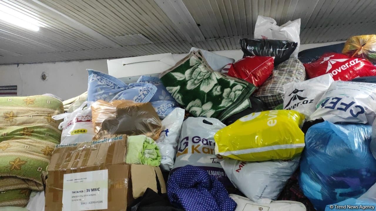 Граждане Азербайджана собирают гуманитарную помощь для пострадавших от землетрясения в братской Турции (ФОТО/ВИДЕО)