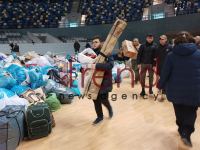 В Баку нескончаемый поток людей оказывает помощь братской Турции - репортаж (ВИДЕО, ФОТО)