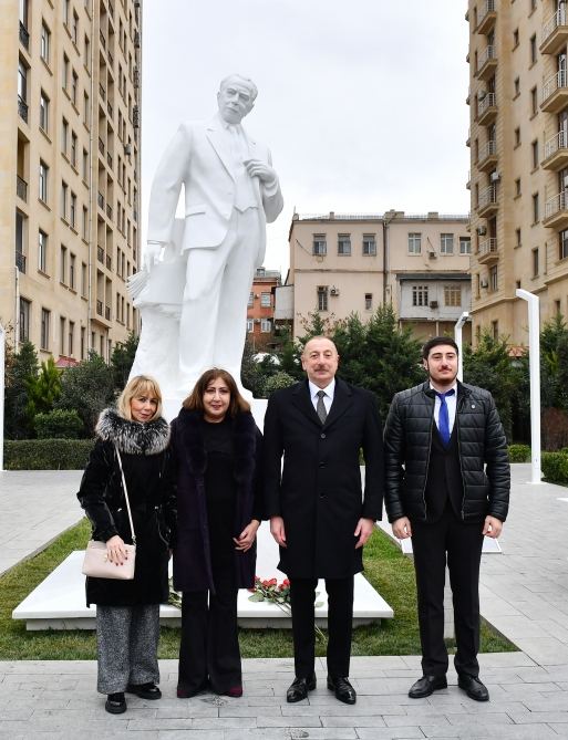 Президент Ильхам Алиев принял участие в открытии памятника выдающемуся композитору Тофику Кулиеву в Баку (ФОТО)
