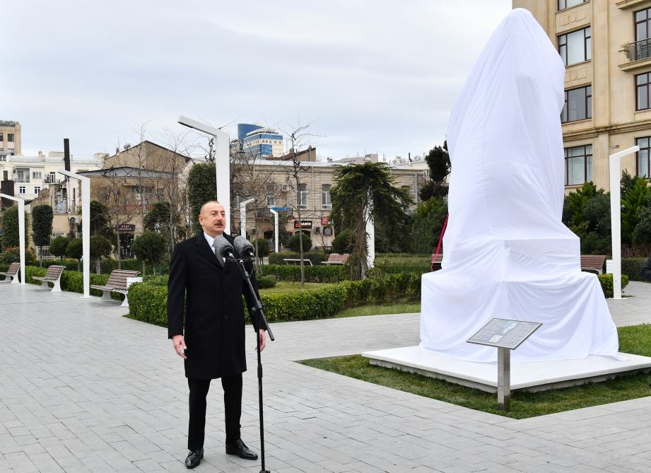 Президент Ильхам Алиев принял участие в открытии памятника выдающемуся композитору Тофику Кулиеву в Баку (ФОТО)
