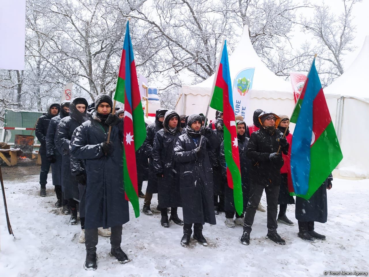 Акция азербайджанских экоактивистов на Лачинской дороге продолжается (ФОТО)
