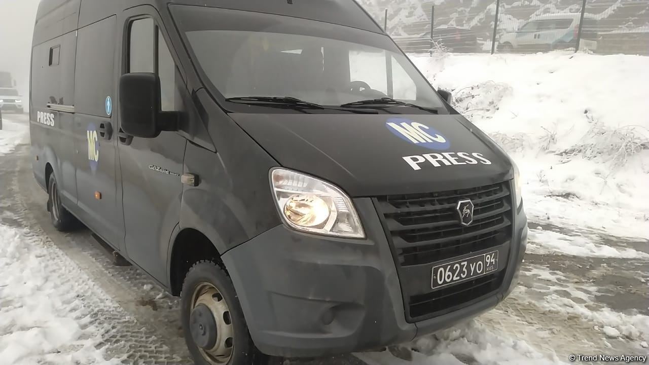 По Лачинской дороге беспрепятственно проехали еще 28 автомобилей миротворцев (ФОТО)