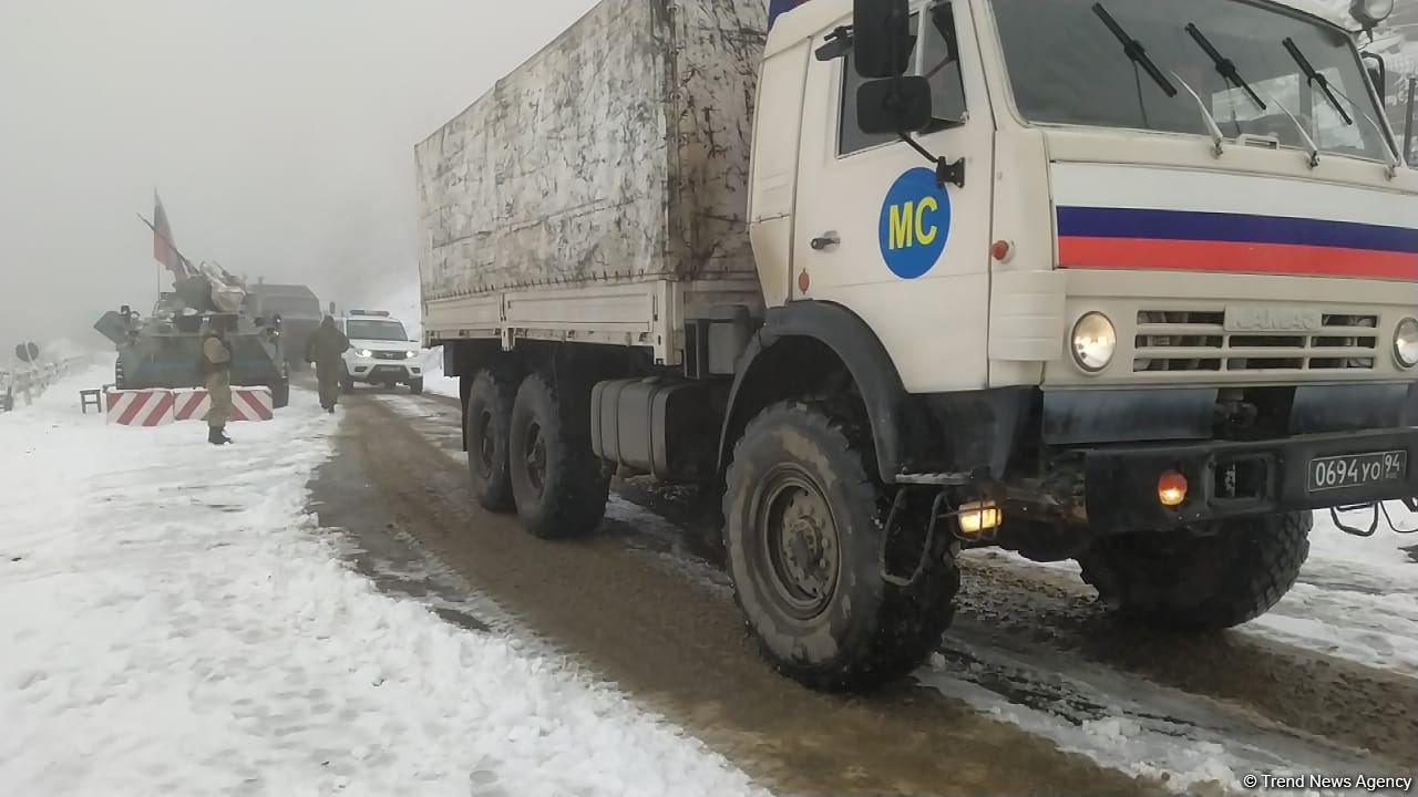По Лачинской дороге беспрепятственно проехали еще 28 автомобилей миротворцев (ФОТО)