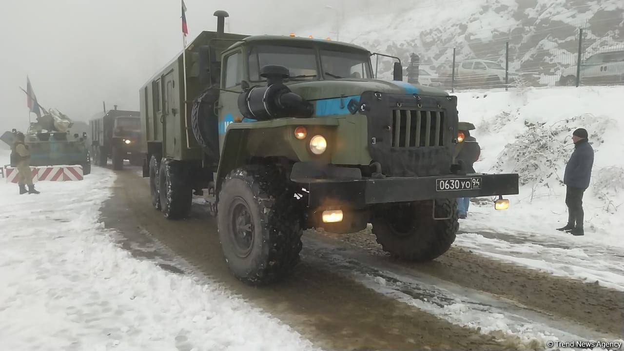По Лачинской дороге беспрепятственно проехали еще 28 автомобилей миротворцев (ФОТО)