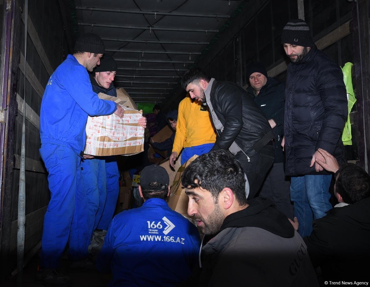 Азербайджанцы продолжают собирать гумпомощь для пострадавших от землетрясения в Турции (ФОТО/ВИДЕО)