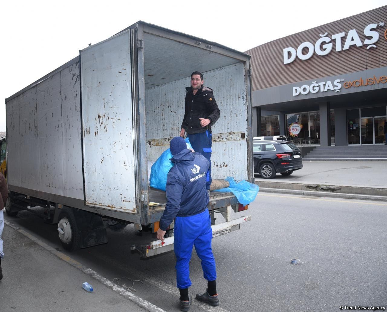 Азербайджанцы продолжают собирать гумпомощь для пострадавших от землетрясения в Турции (ФОТО/ВИДЕО)