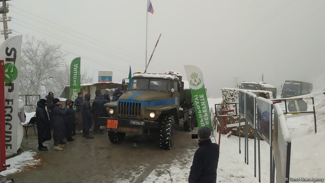 More vehicles of Russian peacekeepers pass freely along Azerbaijan's Lachin-Khankendi road (PHOTO)