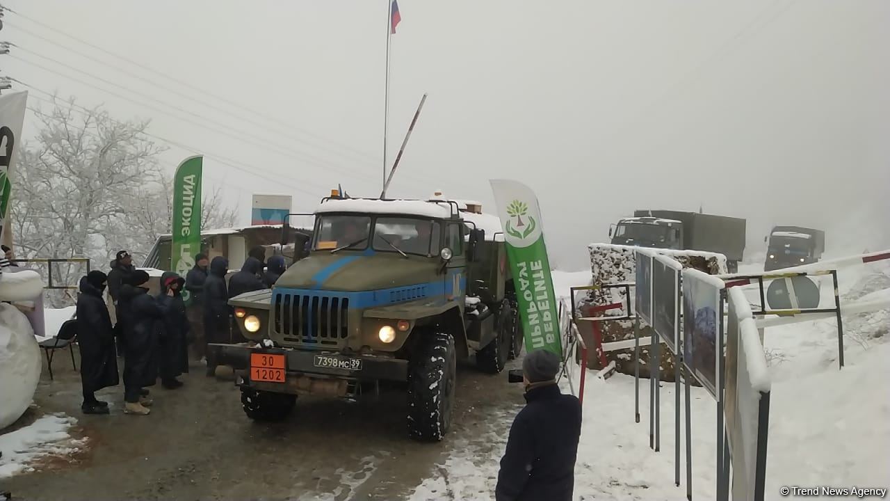 More vehicles of Russian peacekeepers pass freely along Azerbaijan's Lachin-Khankendi road (PHOTO)