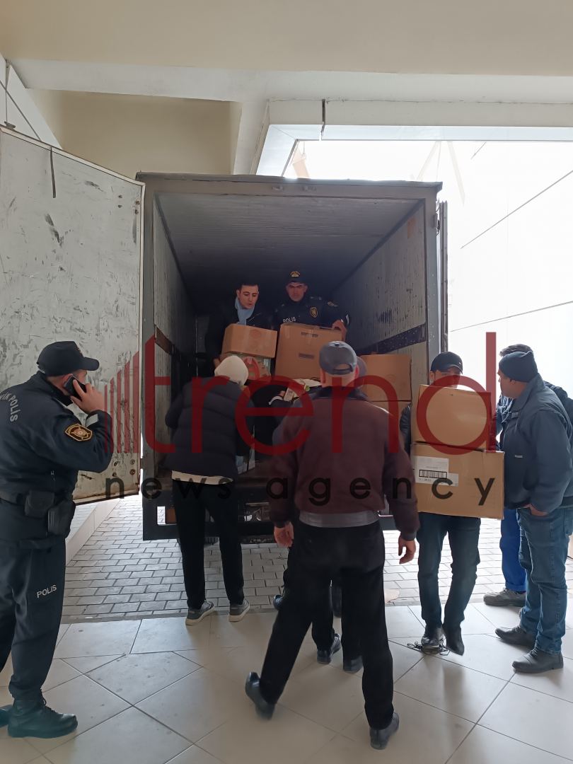 В Баку нескончаемый поток людей оказывает помощь братской Турции - репортаж (ВИДЕО, ФОТО)