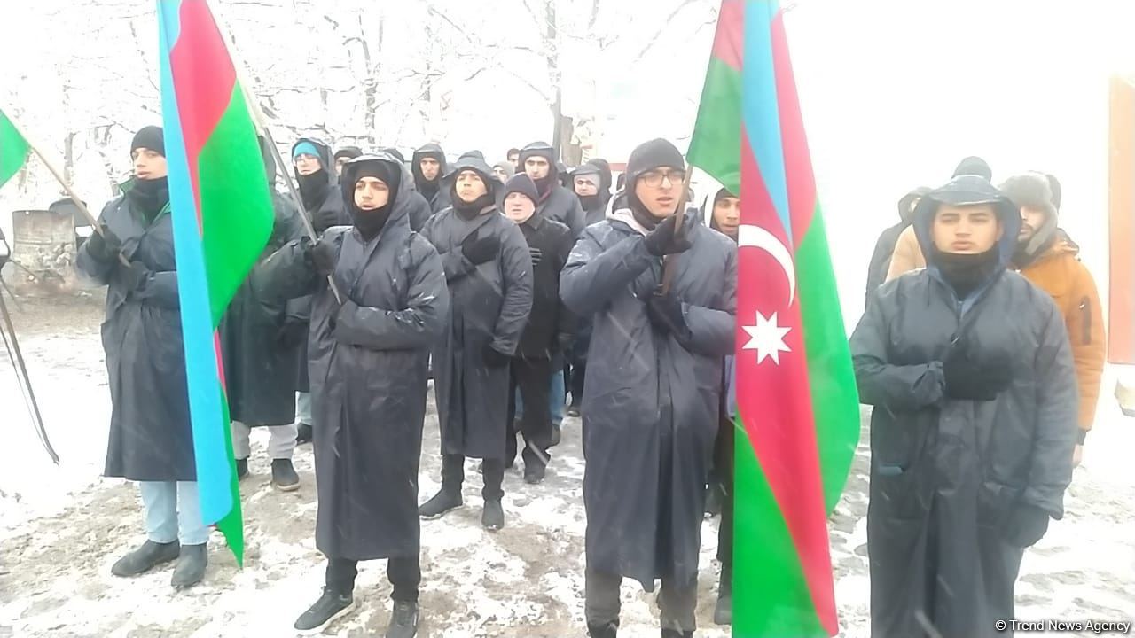Акция азербайджанских экоактивистов на Лачинской дороге продолжается (ФОТО)
