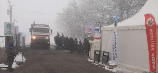 По Лачинской дороге беспрепятственно проехали еще три автомобиля миротворцев (ФОТО)