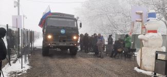 По Лачинской дороге беспрепятственно проехали еще три автомобиля миротворцев (ФОТО)