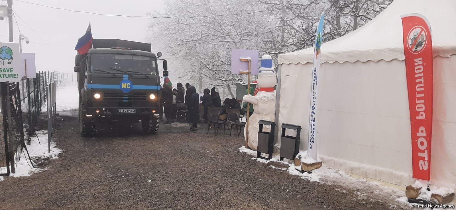 По Лачинской дороге беспрепятственно проехали еще три автомобиля миротворцев (ФОТО)