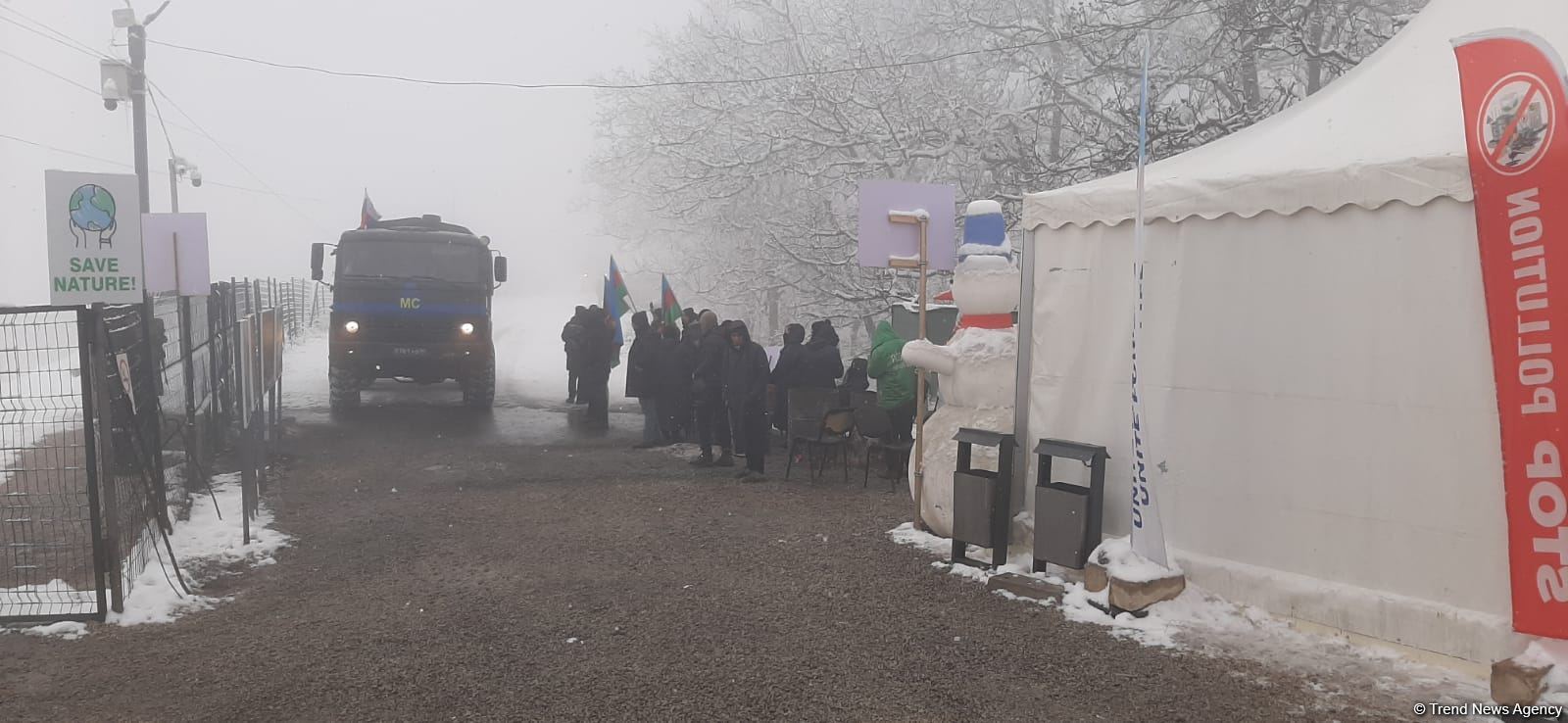 По Лачинской дороге беспрепятственно проехали еще три автомобиля миротворцев (ФОТО)