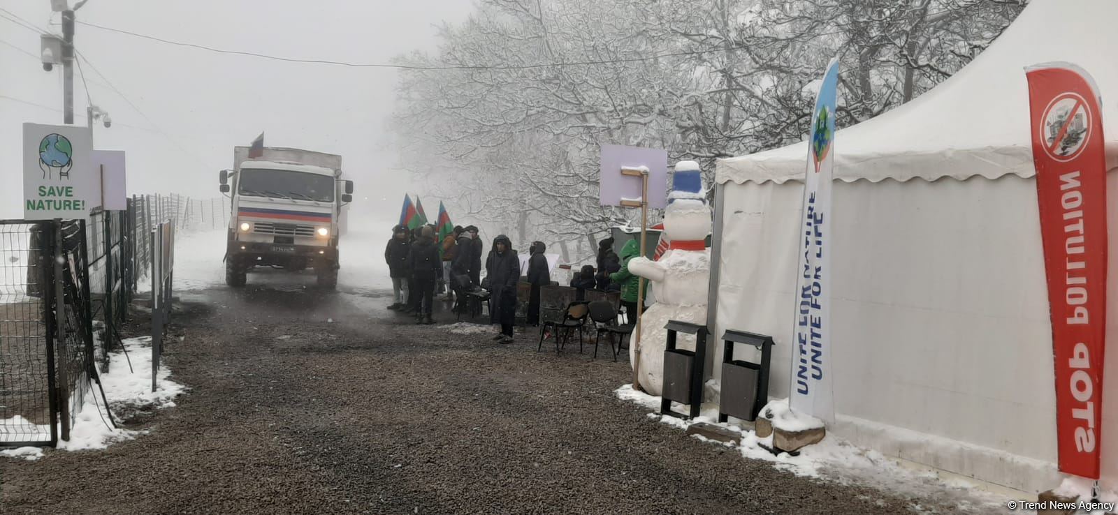 По Лачинской дороге беспрепятственно проехали еще три автомобиля миротворцев (ФОТО)