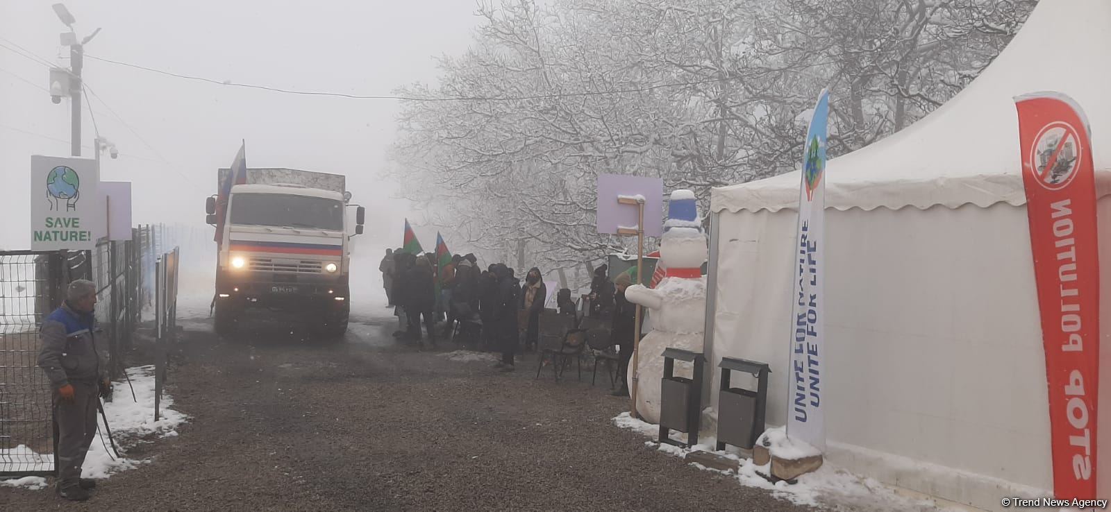 По Лачинской дороге беспрепятственно проехали еще три автомобиля миротворцев (ФОТО)