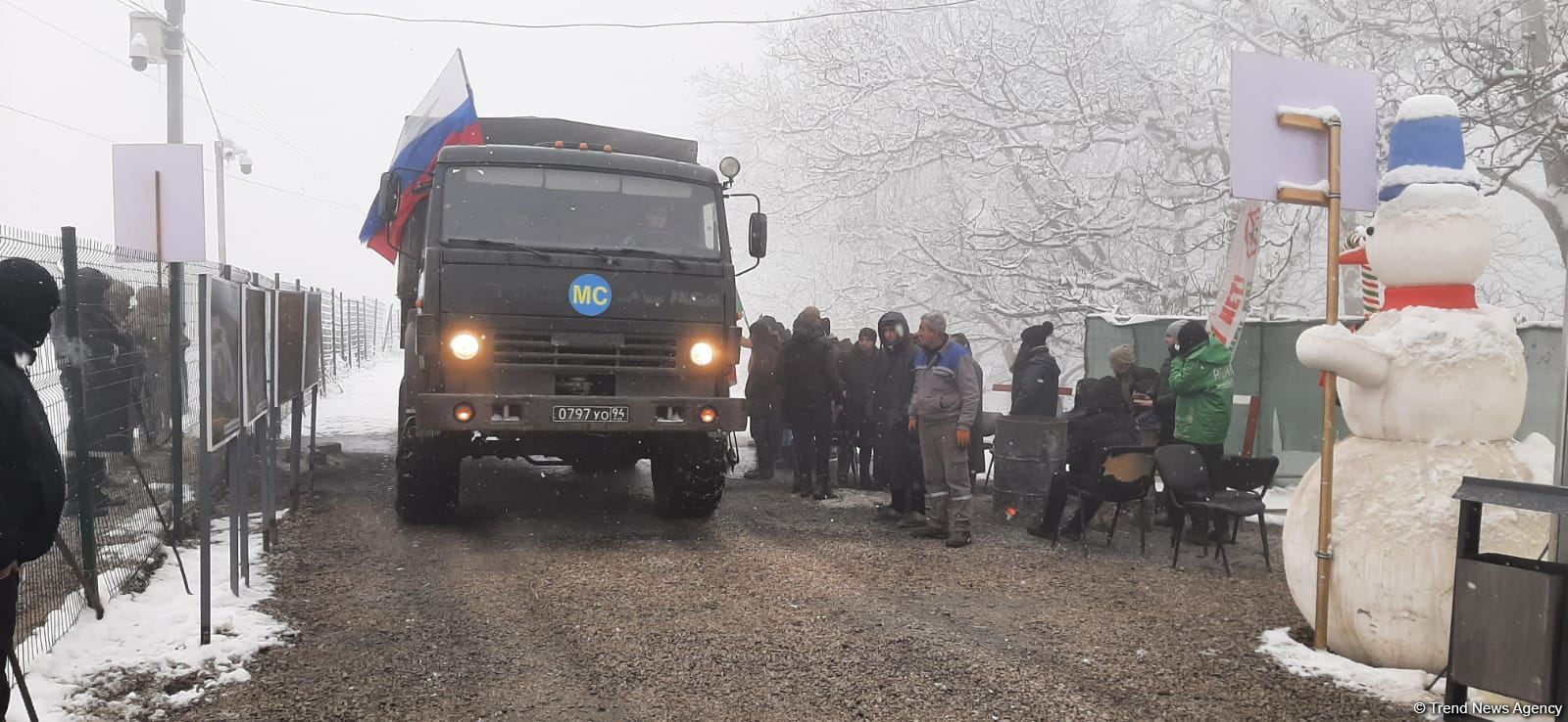 По Лачинской дороге беспрепятственно проехали еще три автомобиля миротворцев (ФОТО)