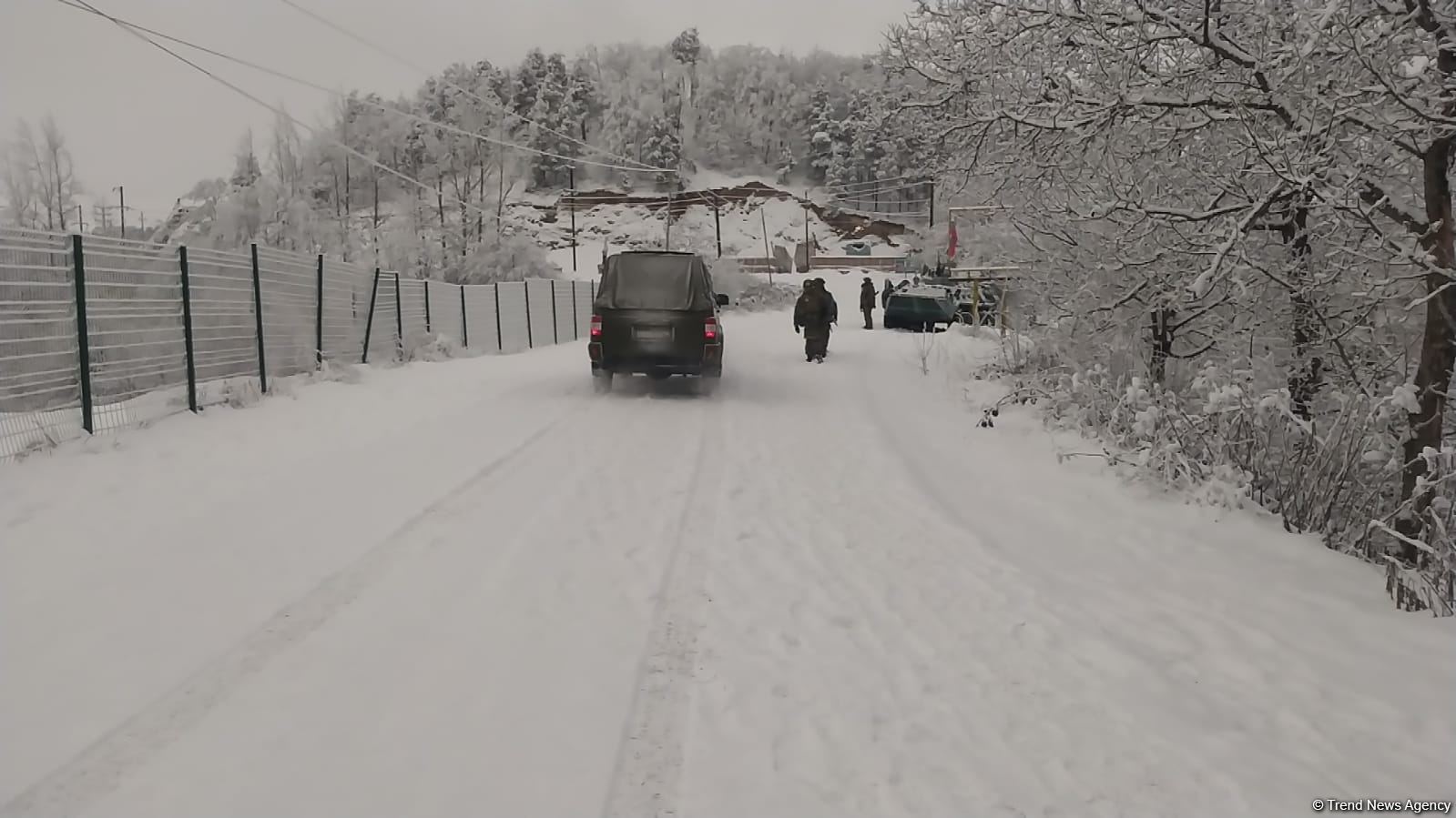 One more vehicle of Russian peacekeepers passes freely along Azerbaijan's Lachin-Khankendi road (PHOTO)