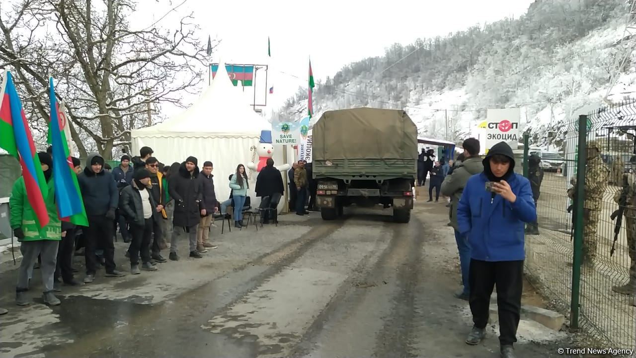 Vehicles of Russian peacekeepers pass freely along Azerbaijan's Lachin-Khankendi road (PHOTO)