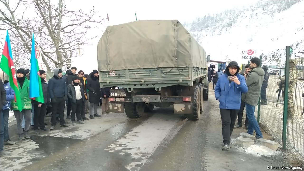 Vehicles of Russian peacekeepers pass freely along Azerbaijan's Lachin-Khankendi road (PHOTO)