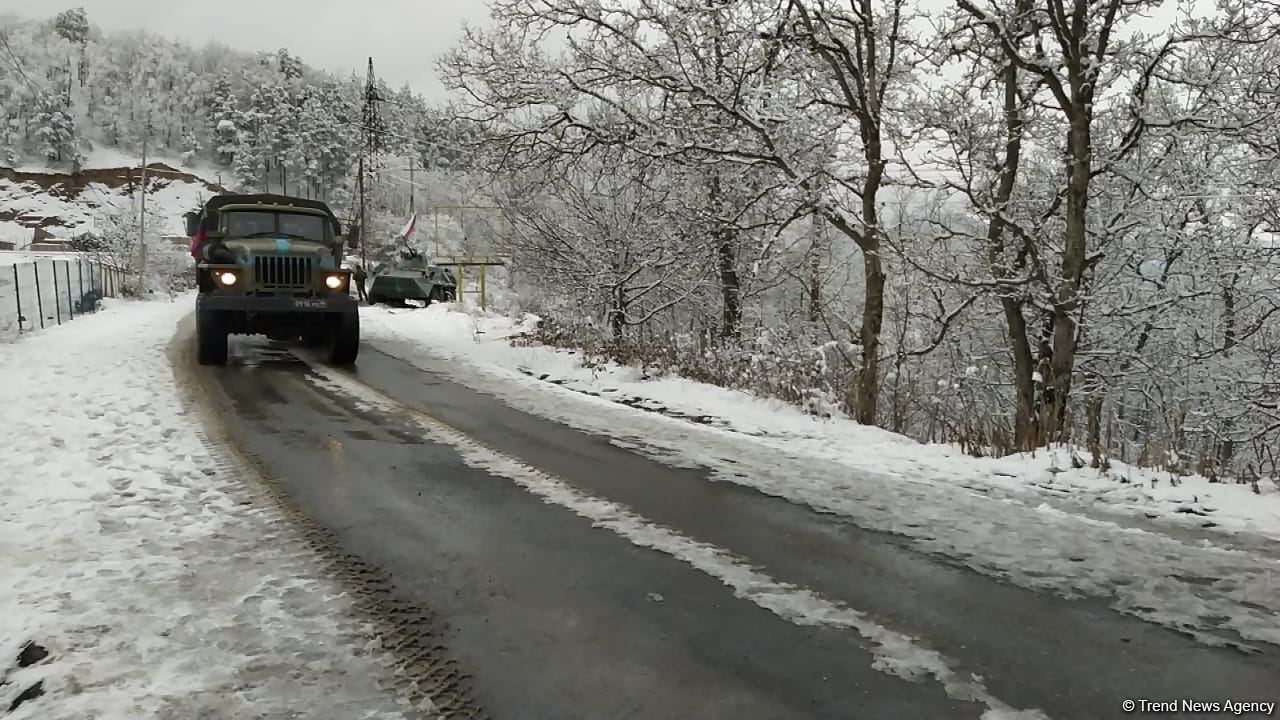Vehicles of Russian peacekeepers pass freely along Azerbaijan's Lachin-Khankendi road (PHOTO)