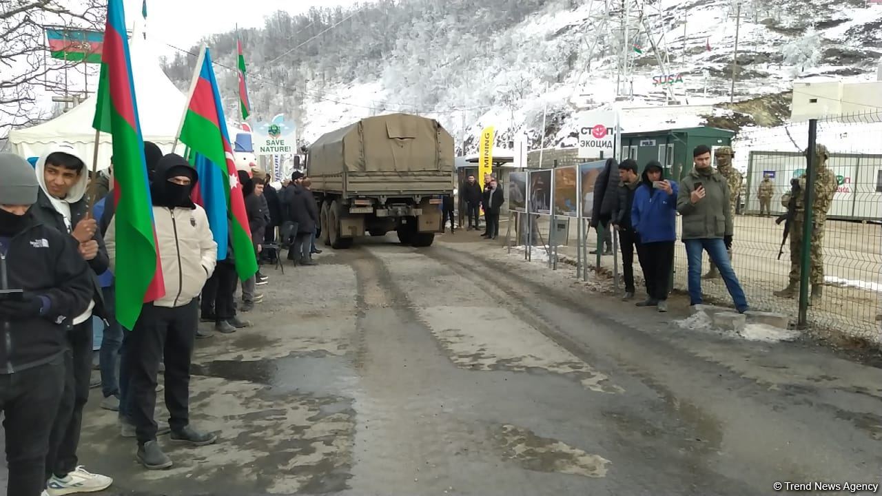 Vehicles of Russian peacekeepers pass freely along Azerbaijan's Lachin-Khankendi road (PHOTO)